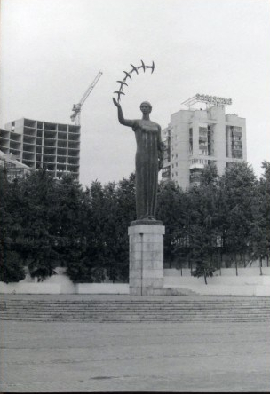 paulpaper_01_mottodistribution-682x511